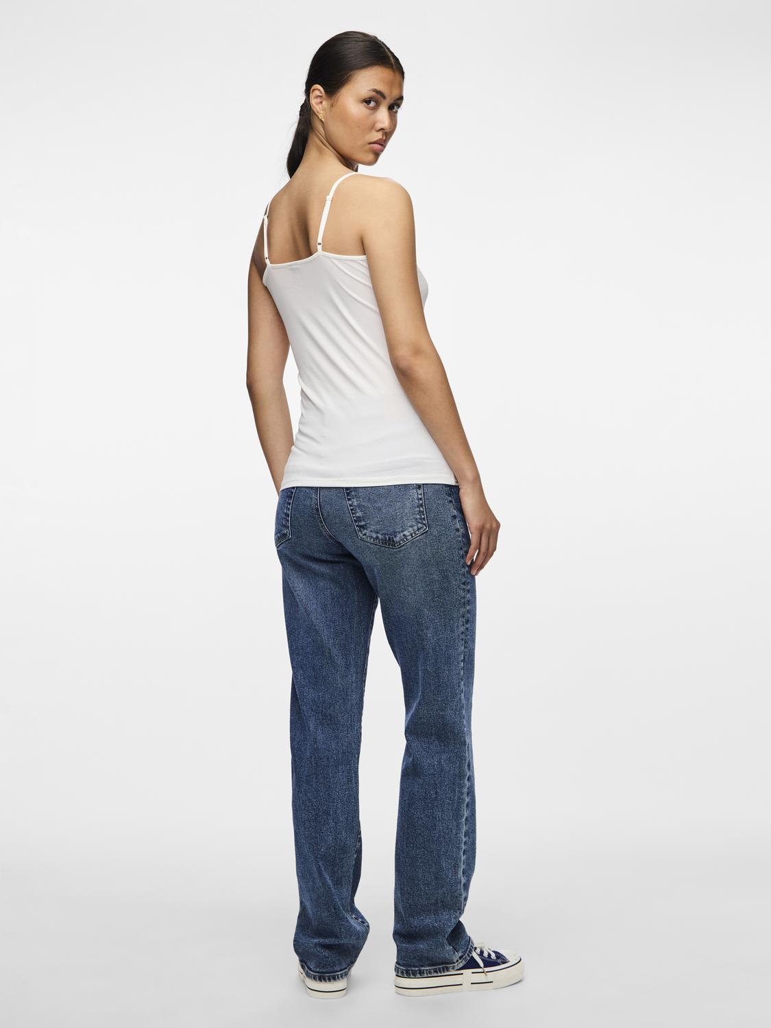 model_shot-back